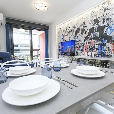 Glicine House Aquarium By Ml White House Apartment