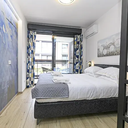 Glicine House Aquarium By Ml White House Apartment Genoa