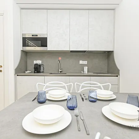 Glicine House Aquarium By Ml White House Apartment *